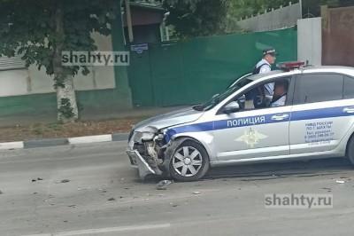 В Шахтах машина ДПС столкнулась с Nissan на улице Советской