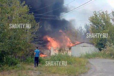 Шахтах тушили крупный ландшафтный пожар в районе Северного переезда