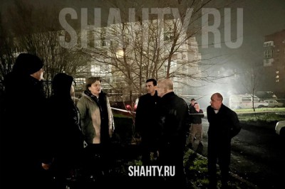 В Шахтах упали обломки БПЛА: повреждены многоквартирные дома и автомобили