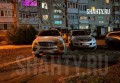 В центре г. Шахты на газон начали ставить машины