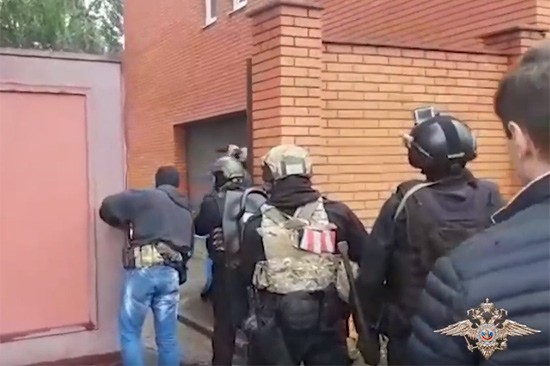 Задержана банда вооруженных рэкетиров, напавших на бизнесмена в Новошахтинске