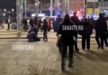 Полицейского ударили ножом и он выстрелил в нападавшего на привокзальной площади в Ростове