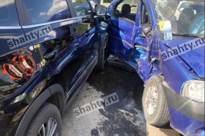 Подробности ДТП в Шахтах на улице Маяковского: пострадали водитель и пассажир
