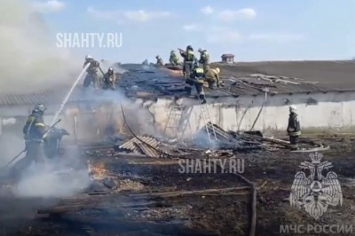 Крупный пожар под Шахтами в х. Коммуна Октябрьского района Ростовской области