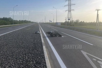 Пострадали мотоциклист и 32-летняя девушка-пассажирка на трассе в Ростовской области