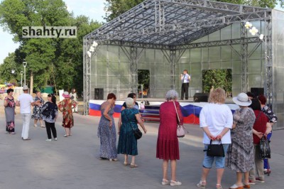 В г. Шахты появилась танцплощадка в Александровском парке