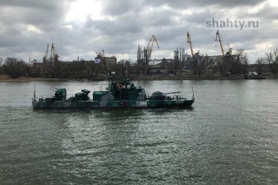 По Дону в Азовское море прошли военные корабли