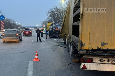 Столкнулись два грузовых автомобиля на трассе М-4 «Дон» под Ростовом