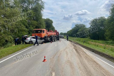 Погиб водитель BMW в лобовом ДТП с Камазом в Ростовской области