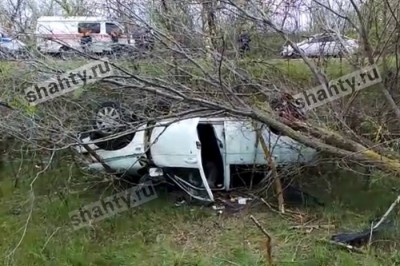 Погиб 27-летний водитель, перевернувшись на «десятке» на трассе в Ростовской области