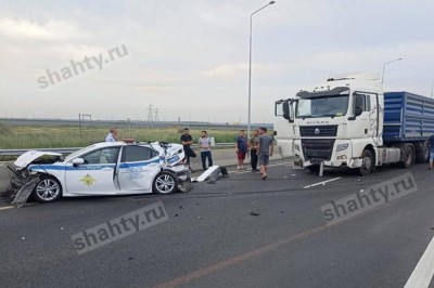 Патруль ДПС столкнулся с фурой на трассе М-4 «Дон»: пострадали полицейские