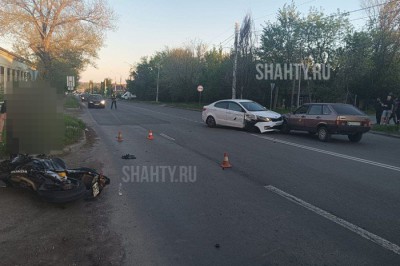 Автоледи сделала тройное ДТП в Шахтах на улице Ионова