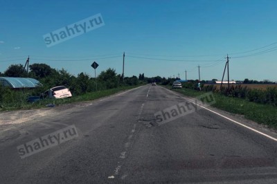 25-летняя девушка устроила ДТП на трассе в Ростовской области и попала в больницу