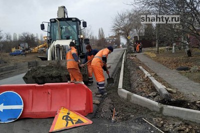 Завершается ремонт дороги между Шахтами и хутором Костиков
