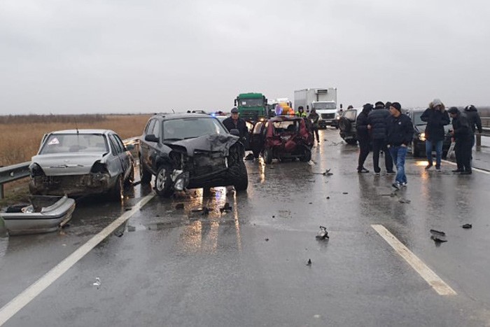 Водителей Шахт предупредили о гололеде на трассах: происходят ДТП