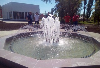 В новом парке г. Шахты появился фонтан и серьезная скейт-площадка