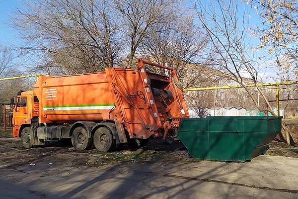 В г. Шахты появился новый тип мусорного контейнера