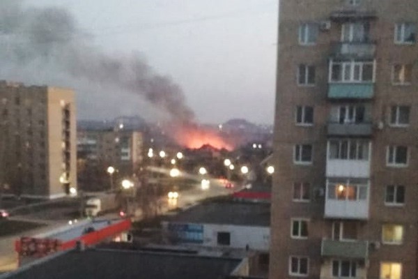 В г. Шахты вспыхнул пожар в районе Швейной фабрики