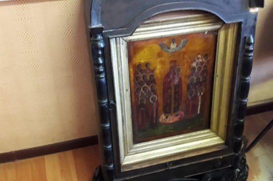 Сотрудница соцзащиты украла из дома подопечной ценную икону стоимостью 200 тысяч рублей
