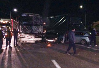 Автобус Neoplan протаранил 4 машины на трассе М-4, есть пострадавшие