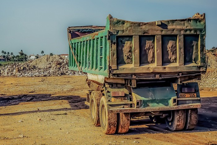 Придавило пять рабочих кузовом большегруза в Новочеркасске