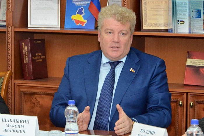 С депутата Максима Щаблыкина из Шахт и его жены требуют 201 млн