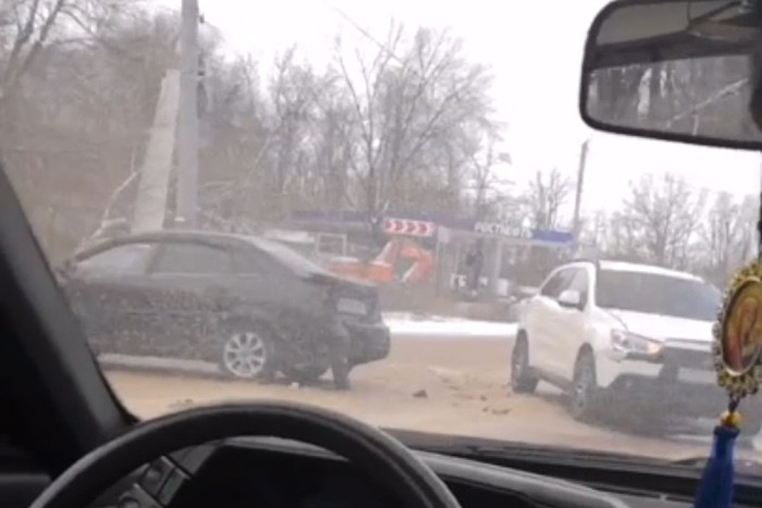 ДТП в Шахтах на дороге Центр — Артем: столкнулись две иномарки [Видео]