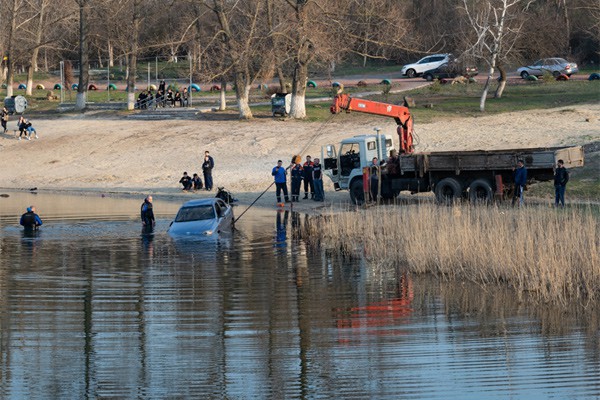 В г. Шахты из става 20 лет РККА извлекли «Ланос», угнанный на ХБК