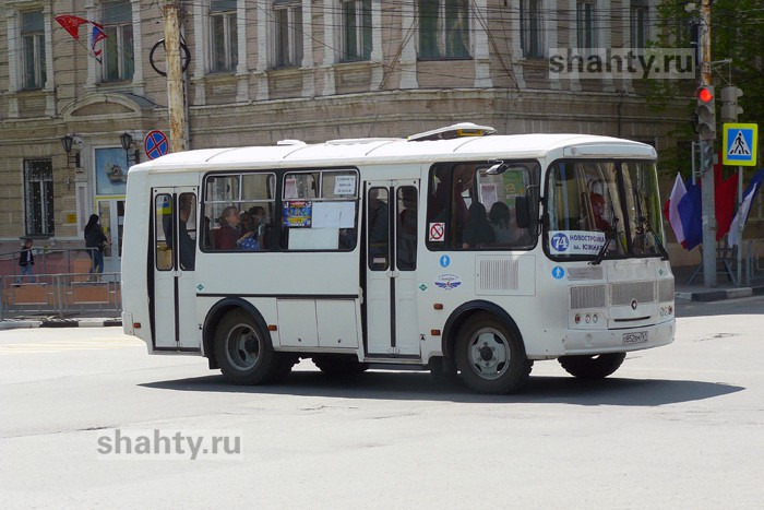 В Шахтах проезд в автобусах можно оплатить безналом — пока на одном маршруте
