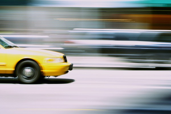 В г. Шахты рецидивист ограбил водителя и угнал такси — получил 3 года «строгача»