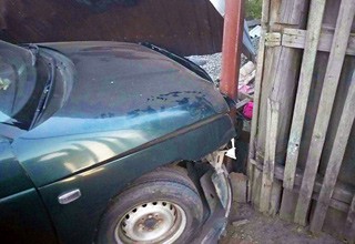 Пьяный водитель сбил 2-х женщин в г. Шахты и врезался в забор [Фото]