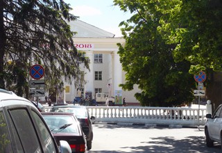 Жители г. Шахты не понимают, зачем установили дорожные знаки на Клименко
