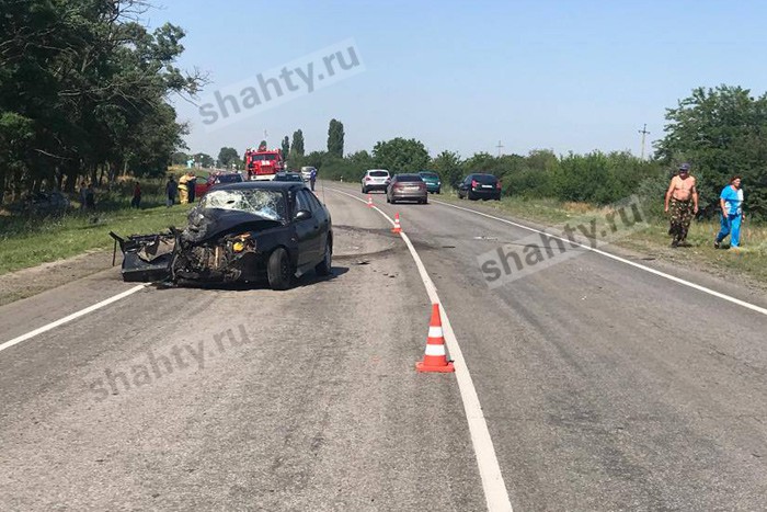 Погиб пассажир «Лады» после ДТП на затяжном повороте в Ростовской области