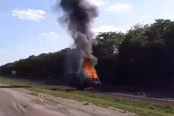 Сгорела «Газель» под Шахтами на трассе М-4 [Видео]