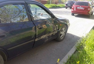 В г. Шахты столкнулись Hyundai Elantra и ГАЗ-3307, пострадала 24-летняя девушка