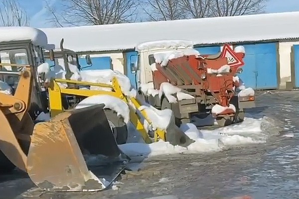 В г. Шахты обнаружили снегоуборочную технику, которая не активно использовалась