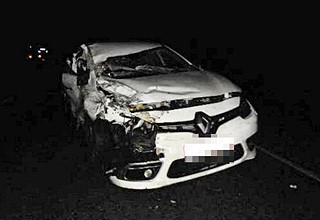 Renault врезался в КАМАЗ на трассе М-4 — пострадала жительница Ростовской области [Фото]