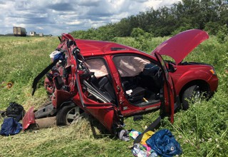 Фура Scania раздавила Mitsubishi Outlander, погибла женщина, пострадали двое детей