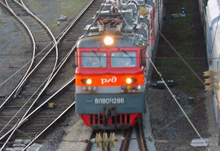 Поезд задавил мужчину, перебегавшего жд пути в Ростовской области