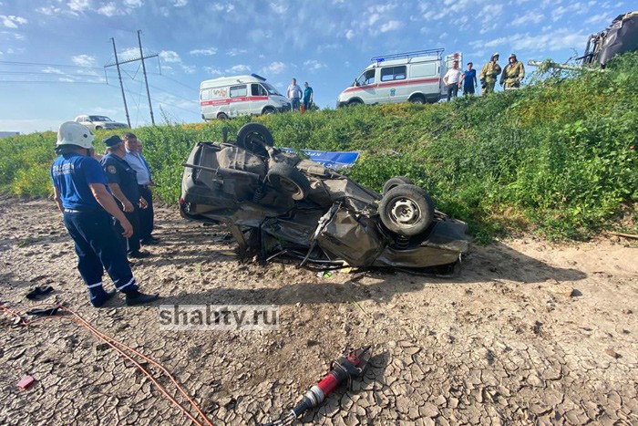 Погиб водитель на трассе Шахты — Цимлянск: Volkswagen Touareg протаранил такси