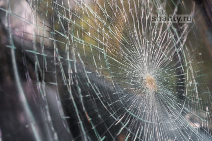 Грузовик врезался в автобус с 30 пассажирами в Ростовской области