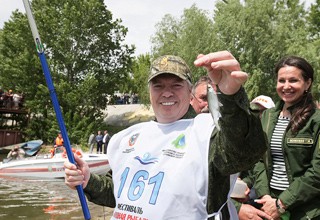 Выявили самого «крутого» рыбака области в станице Кочетовской — на празднике был губернатор [ФОТО]
