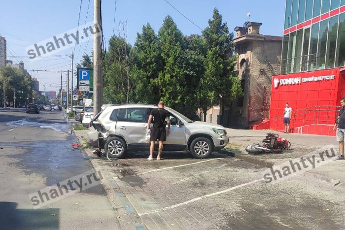 Разбился на байке 26-летний парень в Ростове: он зацепил бордюр