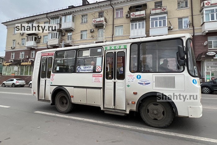 В России ограничили скорость движения автобусов со стоячими местами