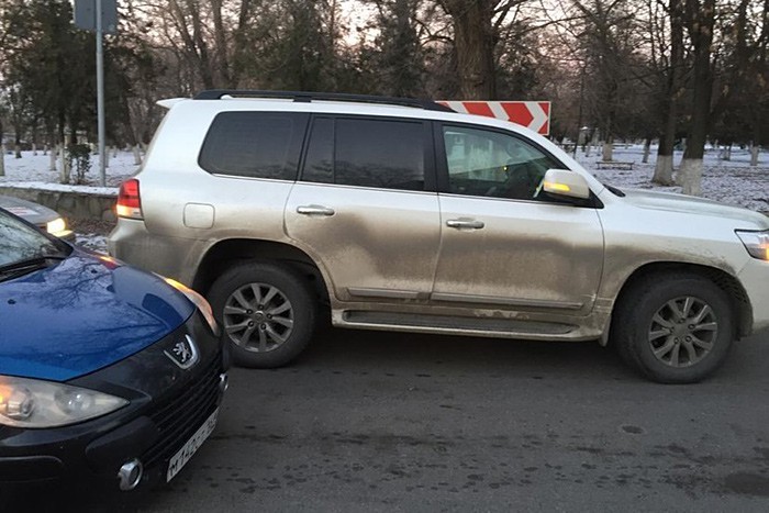 Жителям Шахт пообещали вознаграждение 100 тысяч за сведения об угнанном «Крузаке»