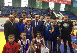 Спортсмены г. Шахты завоевали «золото» на турнире по греко-римской борьбе в Таганроге