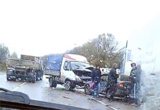 «Газель» протаранила Hyundai с девушкой за рулем на выезде из Новочеркасска [Видео]