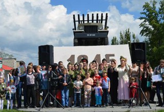 500 жителей г. Шахты 4 часа непрерывно пели одну песню «Катюша»