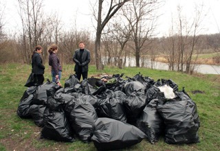 Жители г. Шахты оставили 100 мешков мусора на берегах пруда 20 лет РКК