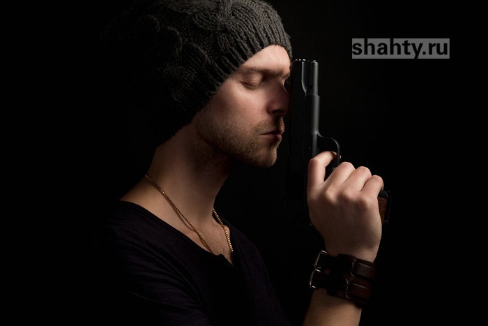 В Шахтах произошло вооруженное ограбление продуктового магазина